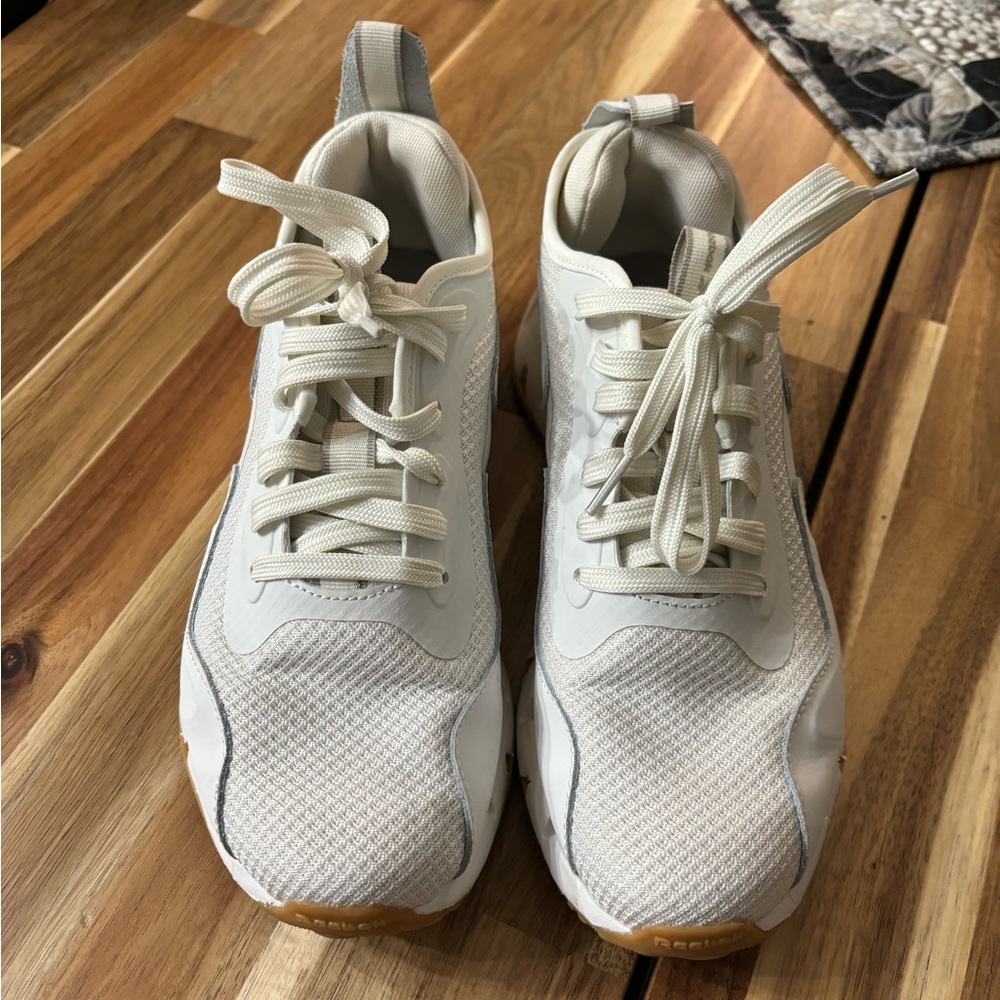 Women’s Reebok - Picture 2 of 4